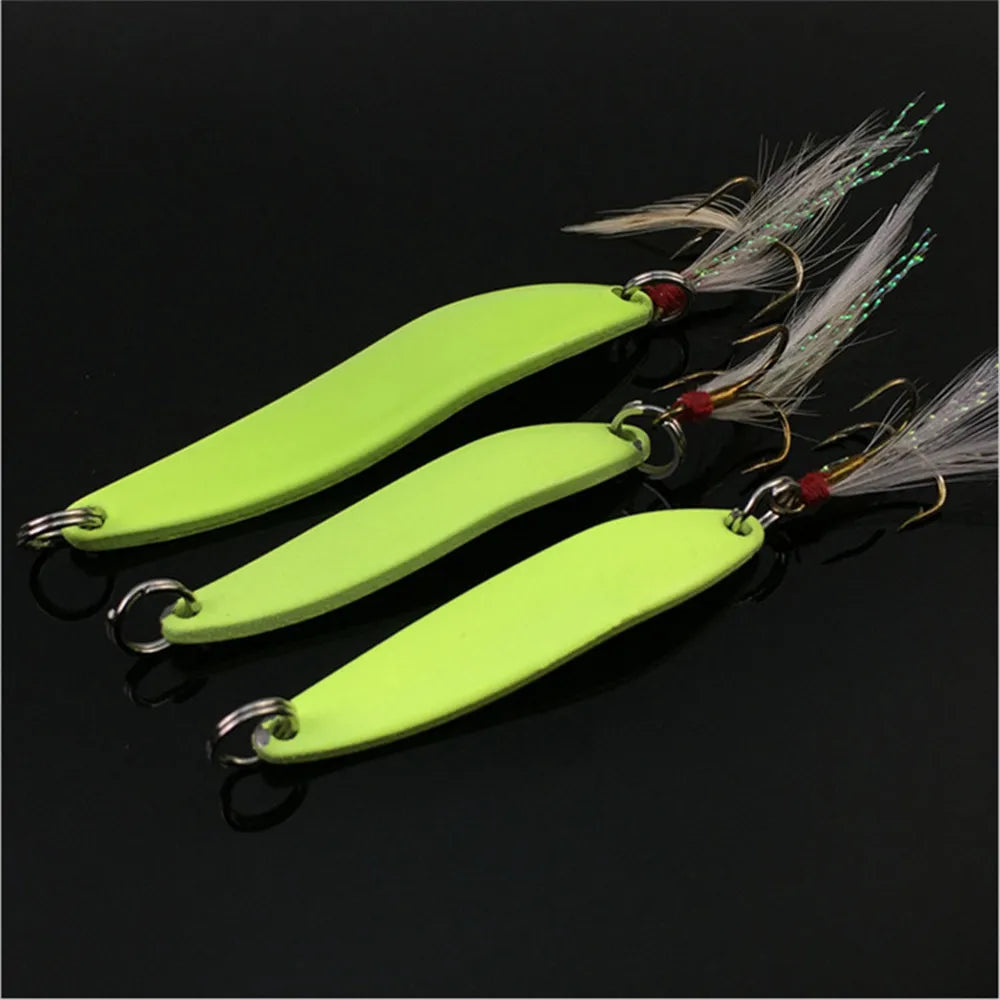 Leuchtender Spinner mit Feder – 5g / 7g / 10g / 13g – Hardbait Barbe Hecht Meeresangeln